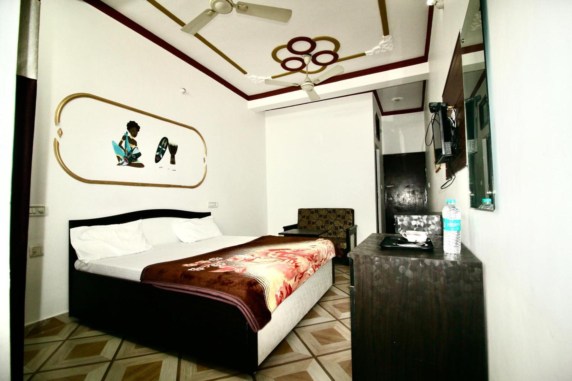 Sattva Cafe And Motel Risikés Kültér fotó