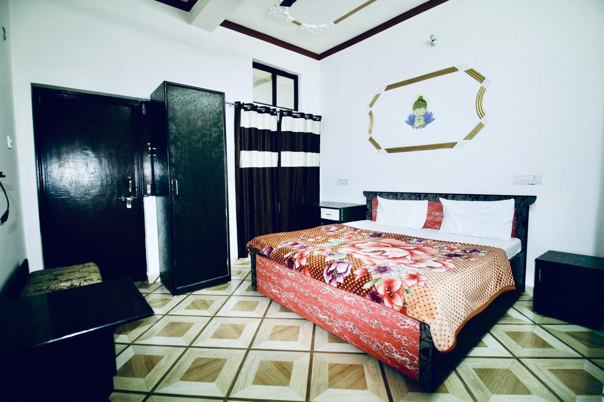 Sattva Cafe And Motel Risikés Kültér fotó